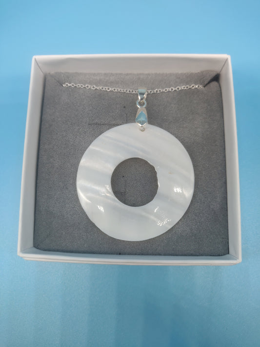 Mother of Pearl Round Pendent Necklace